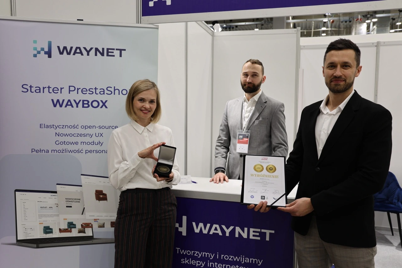 Zespół Waynet ze statuetką za najlepszy UX i konwersję e-commerce zdobytą dla systemu WayBox na targach eTrade Show 2026.